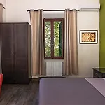 Regina 3*