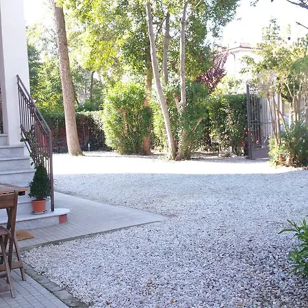 Regina לינה וארוחת בוקר